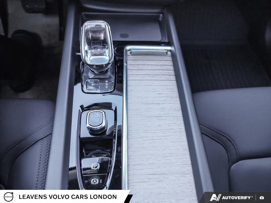 2026 Volvo XC60 PLUG-IN HYBRID PLUS DARK THEME-17