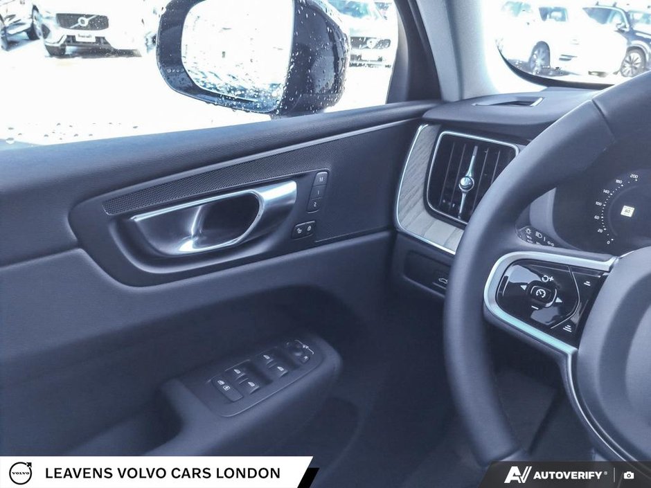 2026 Volvo XC60 PLUG-IN HYBRID PLUS DARK THEME-16