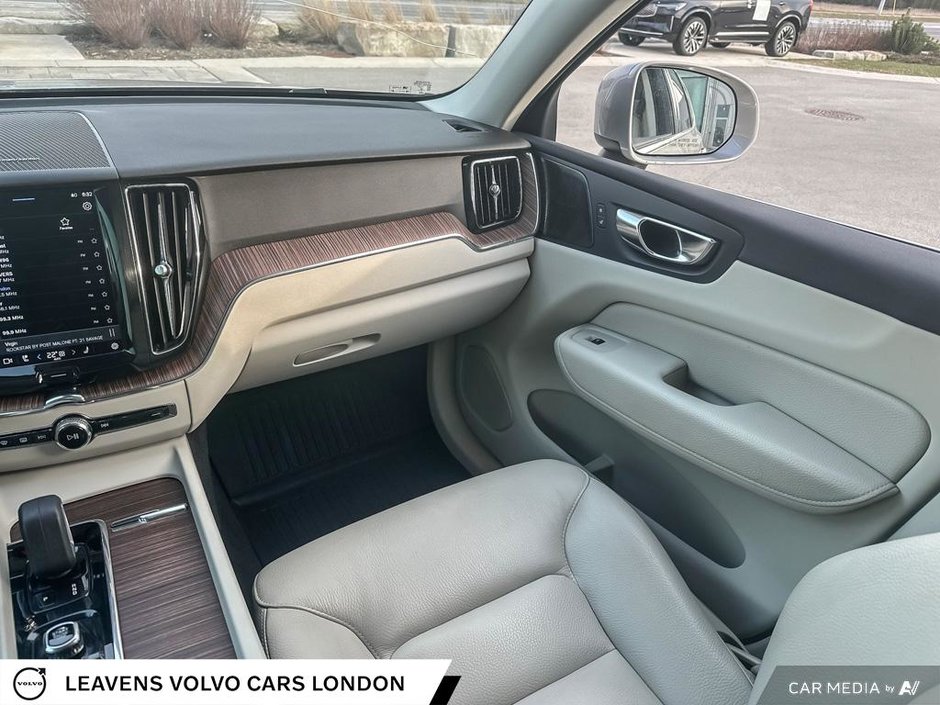 2022 Volvo XC60 Recharge INSCRIPTION EXPRESSION-24