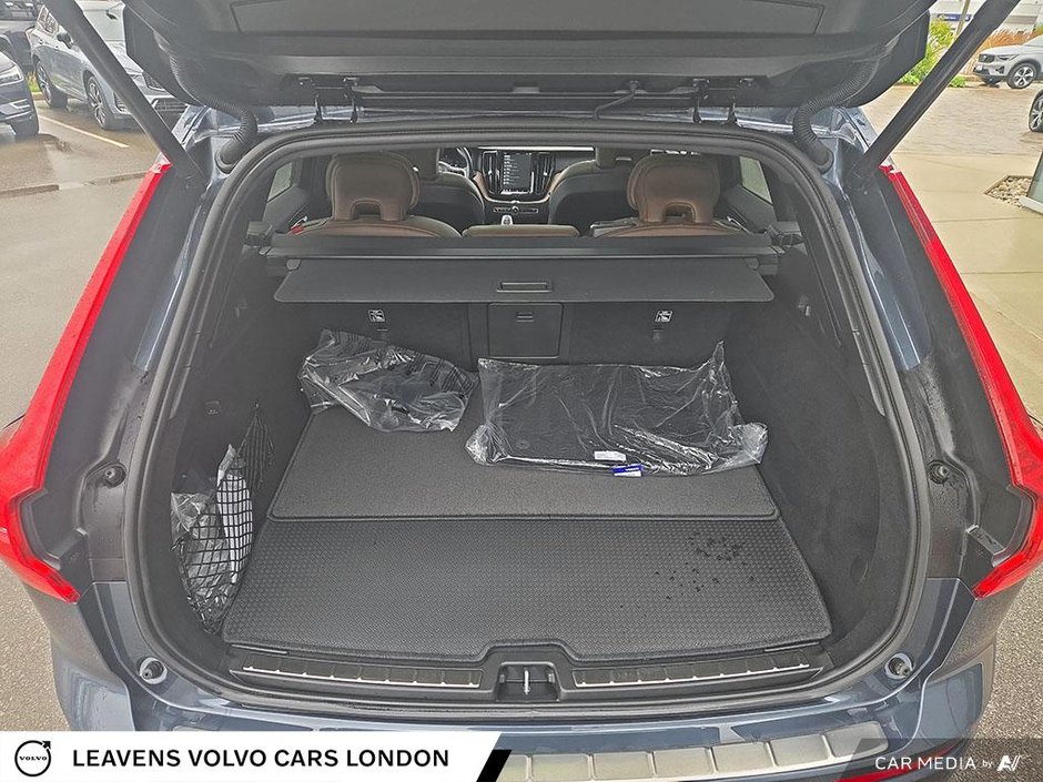 2022 Volvo XC60 Recharge INSCRIPTION-11