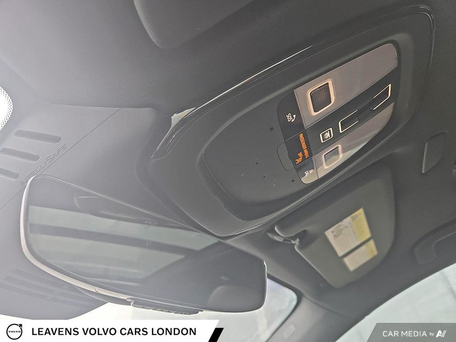 2022 Volvo XC60 Recharge INSCRIPTION-24