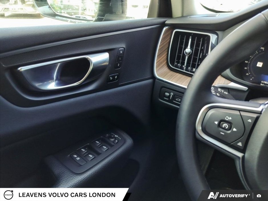 2022 Volvo XC60 RECHARGE INSCRIPTION EXPRESSION-16