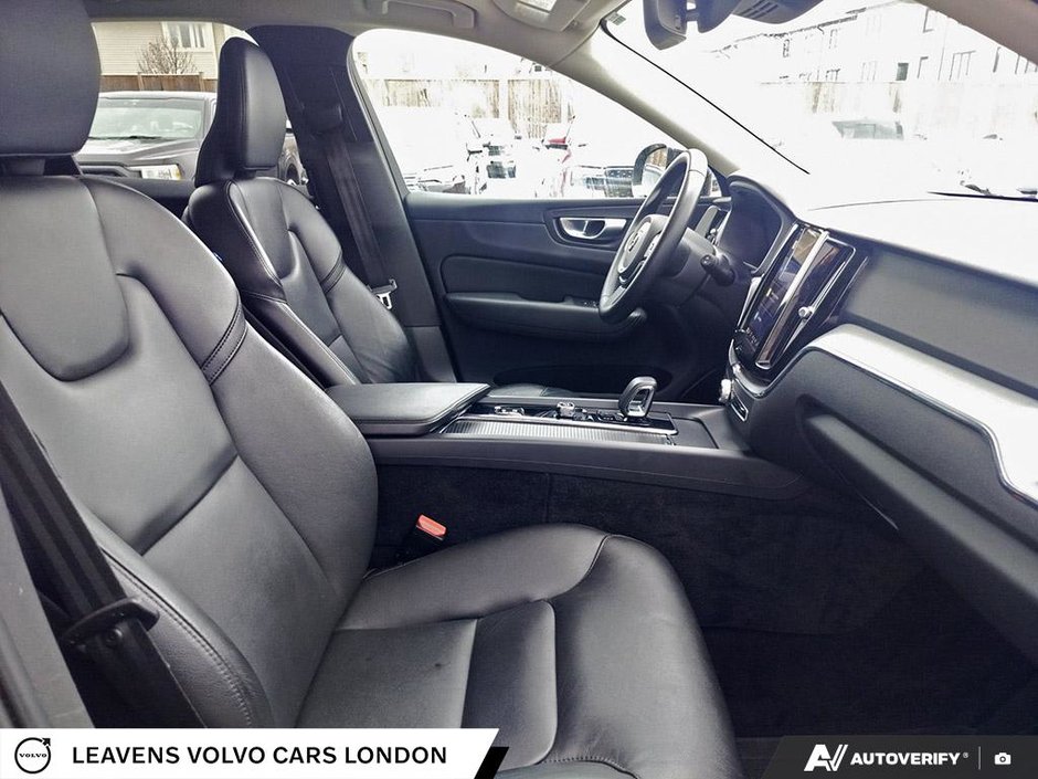 2024 Volvo XC60 RECHARGE CORE DARK THEME-25