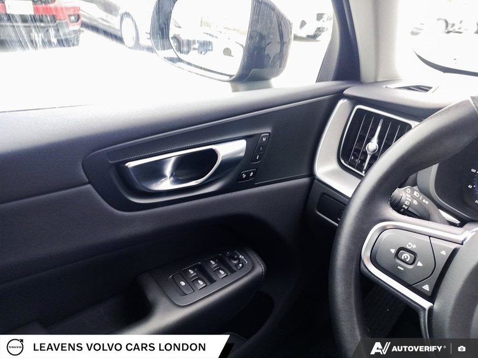 2024 Volvo XC60 RECHARGE CORE DARK THEME-16