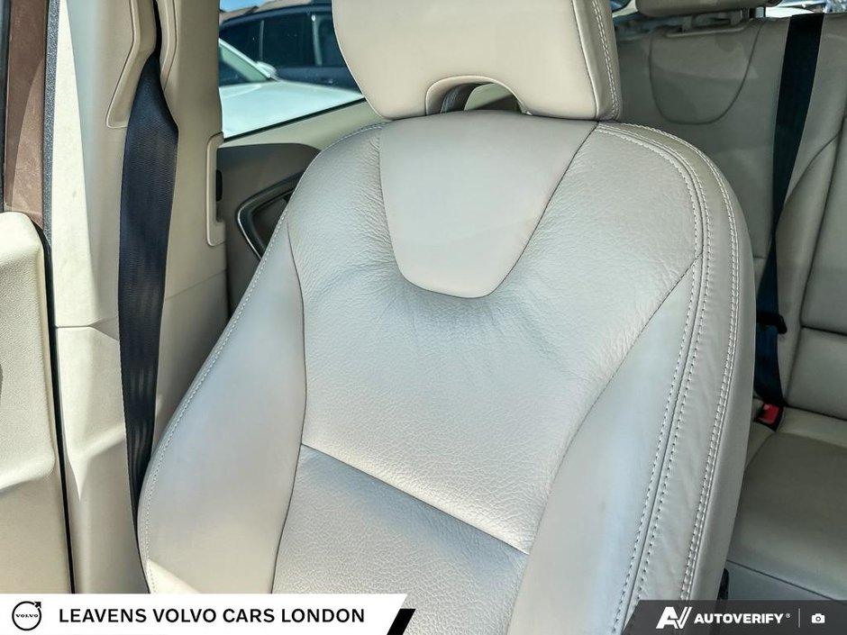2012 Volvo XC60 T6 R-DESIGN-17