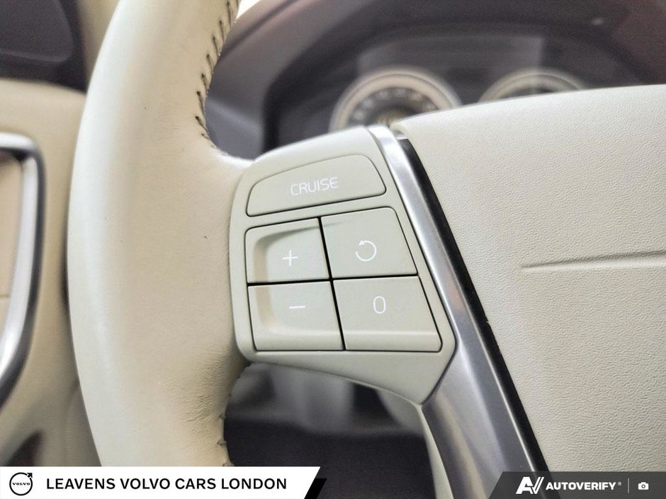 2012 Volvo XC60 T6 R-DESIGN-29
