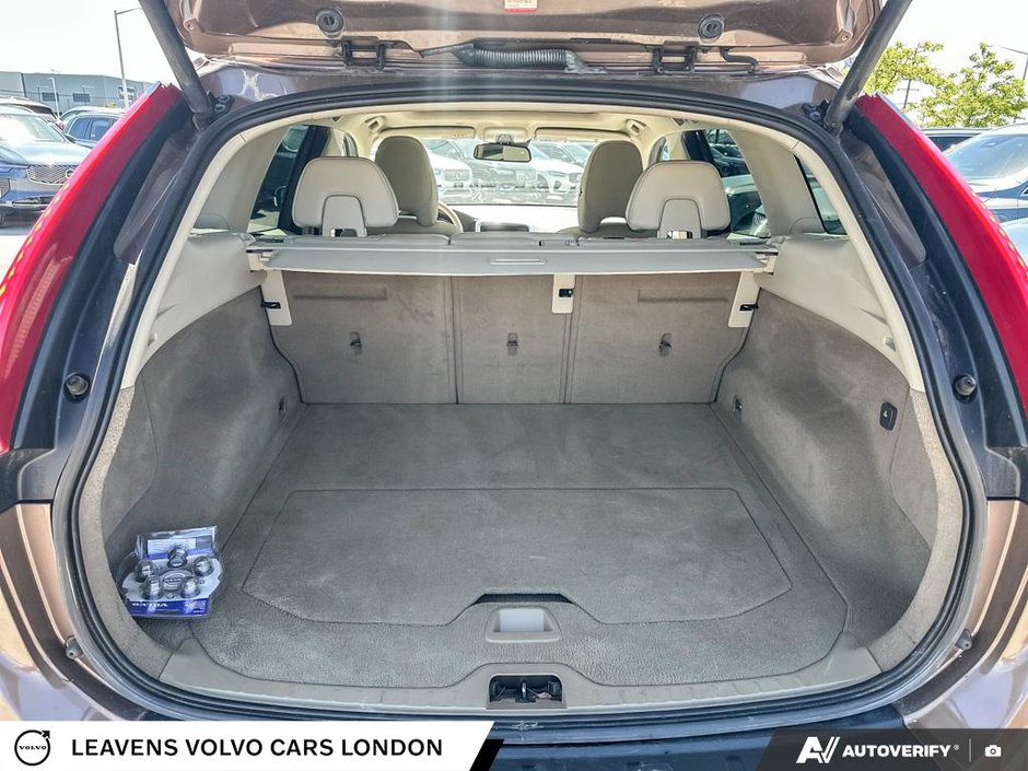 2012 Volvo XC60 T6 R-DESIGN-9