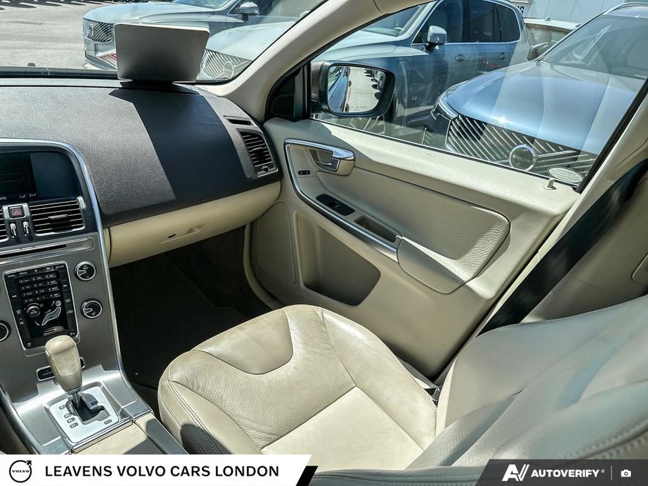 2012 Volvo XC60 T6 R-DESIGN-22