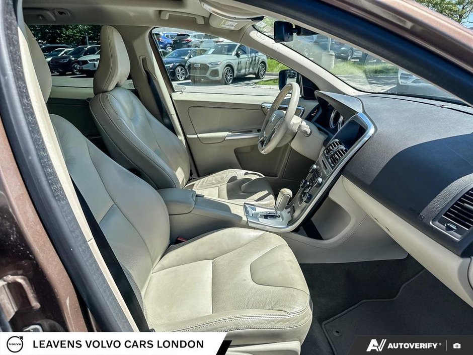 2012 Volvo XC60 T6 R-DESIGN-19