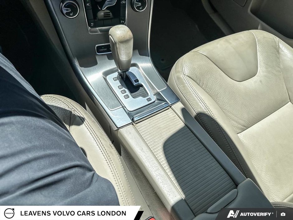 2012 Volvo XC60 T6 R-DESIGN-15