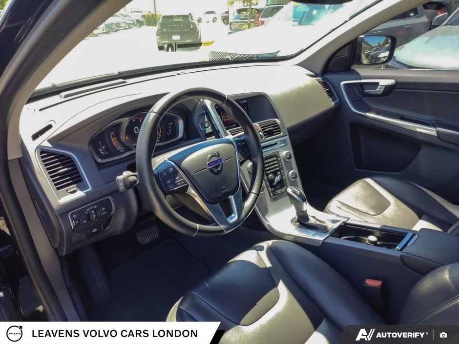 2017 Volvo XC60 T6 DRIVE-E PREMIER-12