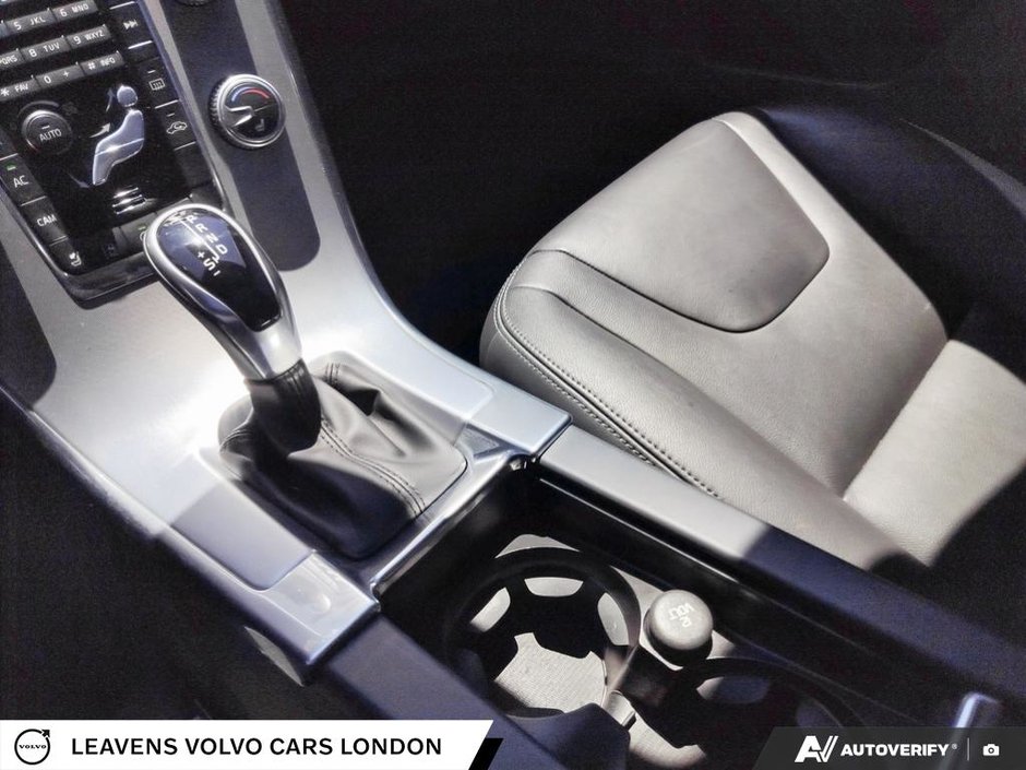 2017 Volvo XC60 T6 DRIVE-E PREMIER-17