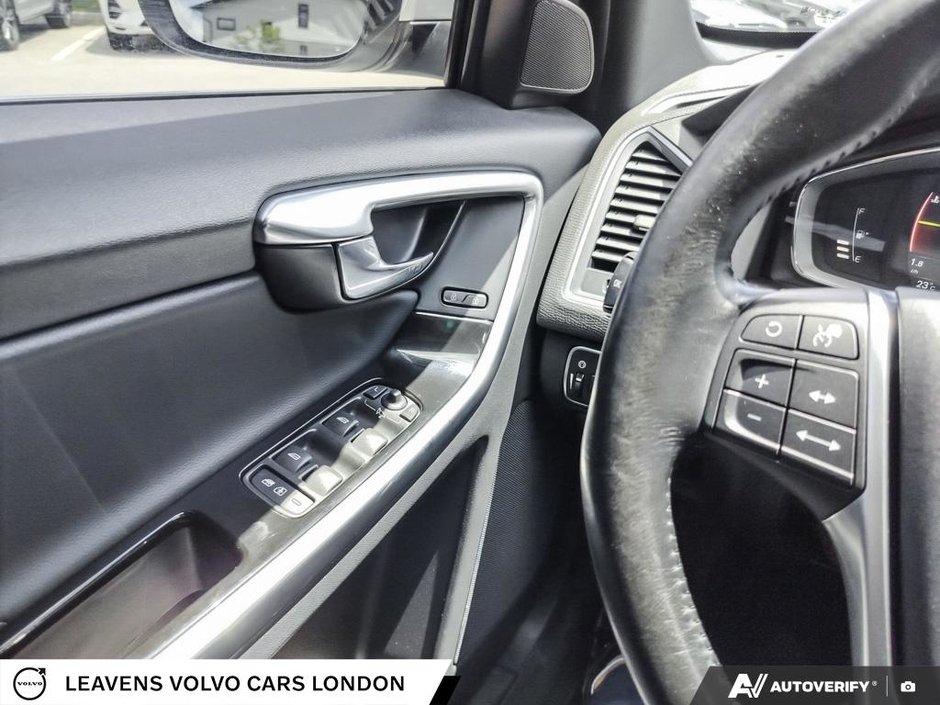 2017 Volvo XC60 T6 DRIVE-E PREMIER-16