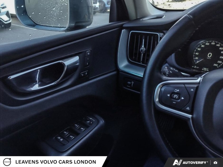 2018 Volvo XC60 MOMENTUM-16