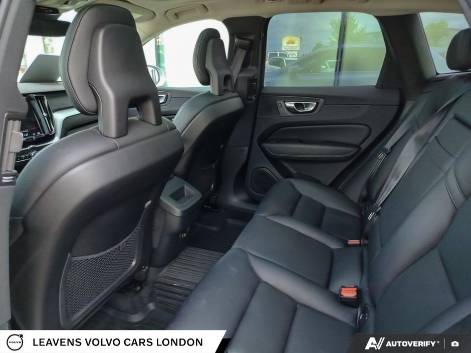 2018 Volvo XC60 MOMENTUM-22