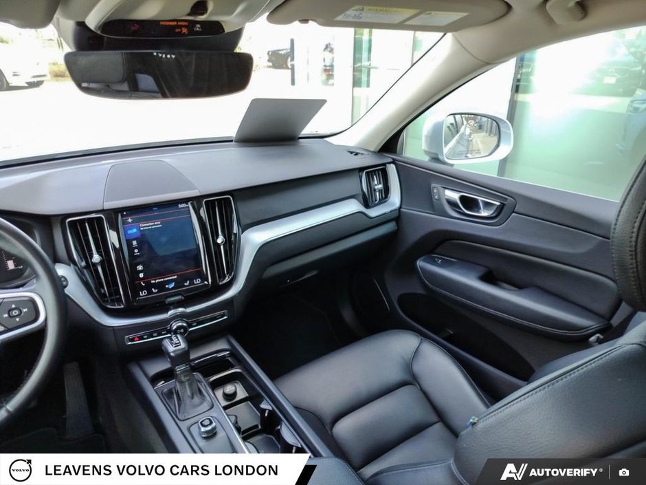 2018 Volvo XC60 MOMENTUM-24