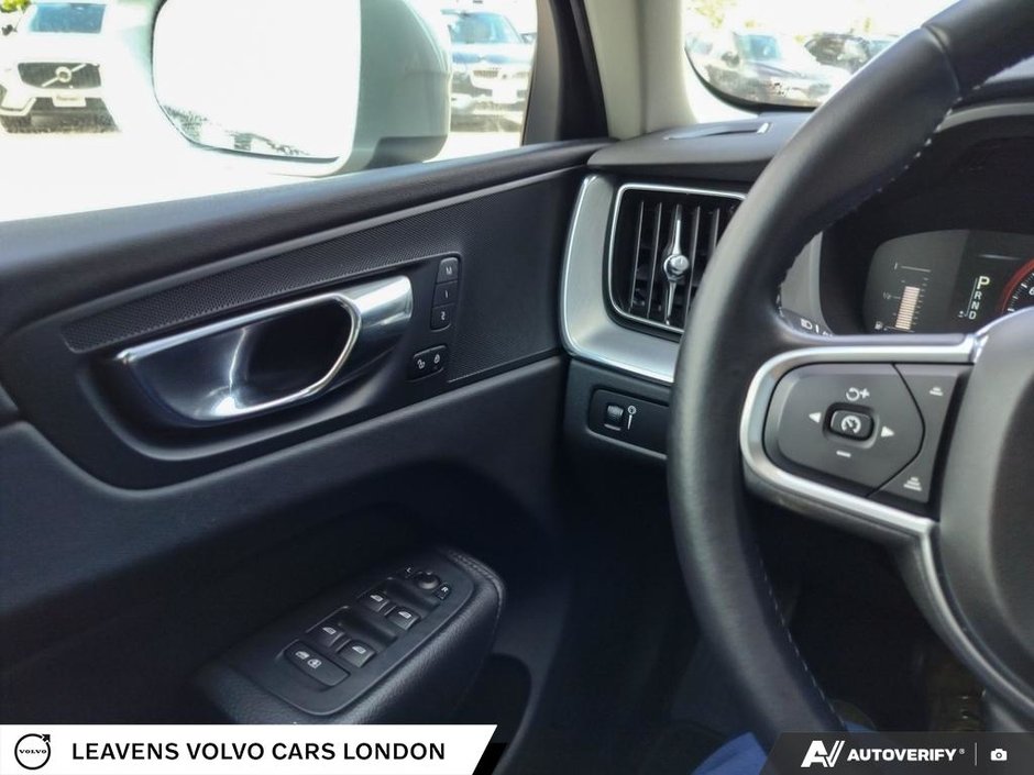 2018 Volvo XC60 MOMENTUM-16