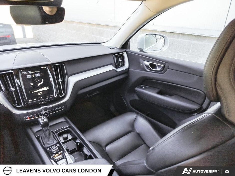 2019 Volvo XC60 MOMENTUM-24