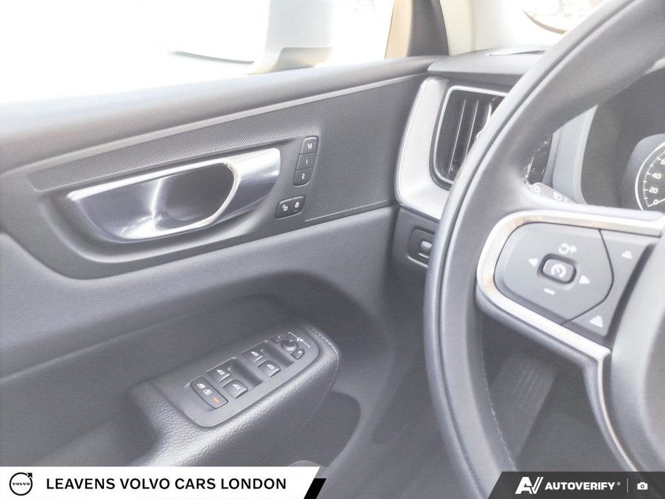 2019 Volvo XC60 MOMENTUM-16