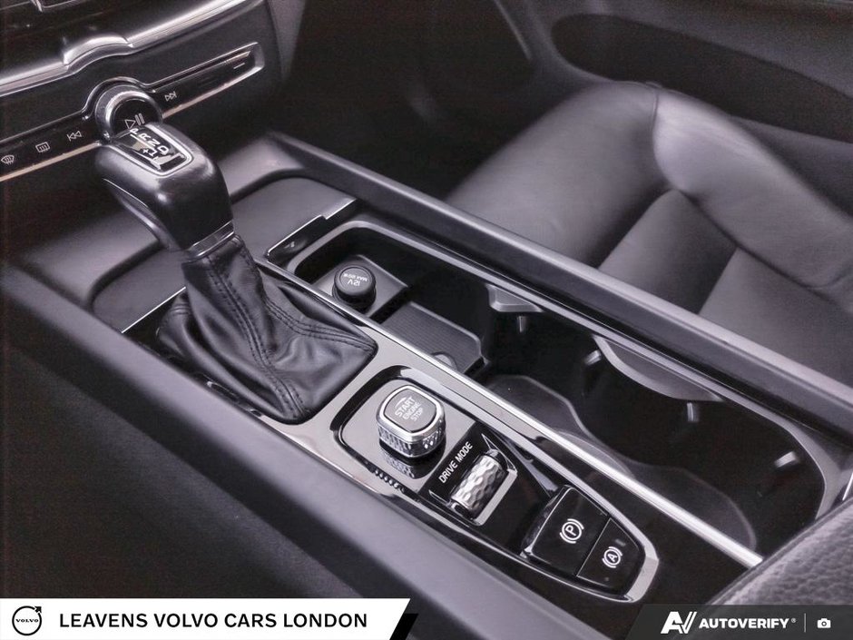 2019 Volvo XC60 MOMENTUM-17