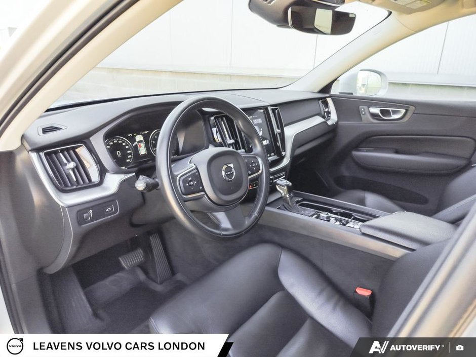 2019 Volvo XC60 MOMENTUM-12