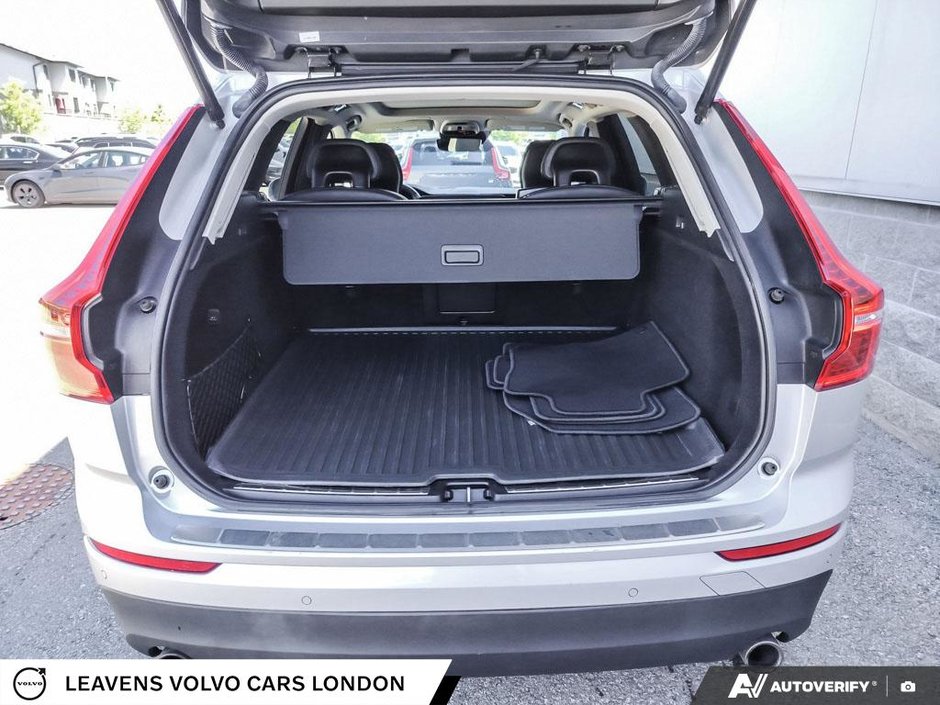 2019 Volvo XC60 MOMENTUM-11