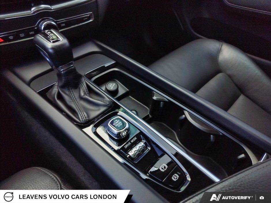 2019 Volvo XC60 MOMENTUM-17