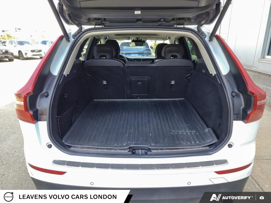 2019 Volvo XC60 MOMENTUM-11