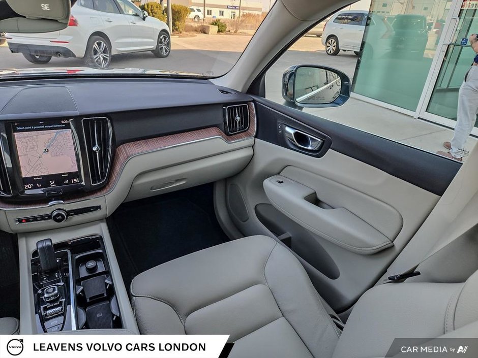 2021 Volvo XC60 INSCRIPTION EXPRESSION-24