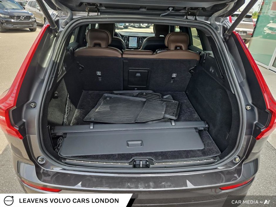 2022 Volvo XC60 MOMENTUM-11