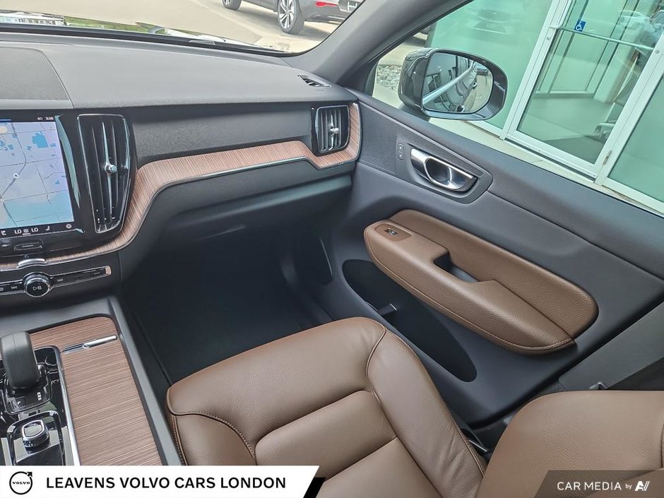 2022 Volvo XC60 MOMENTUM-24