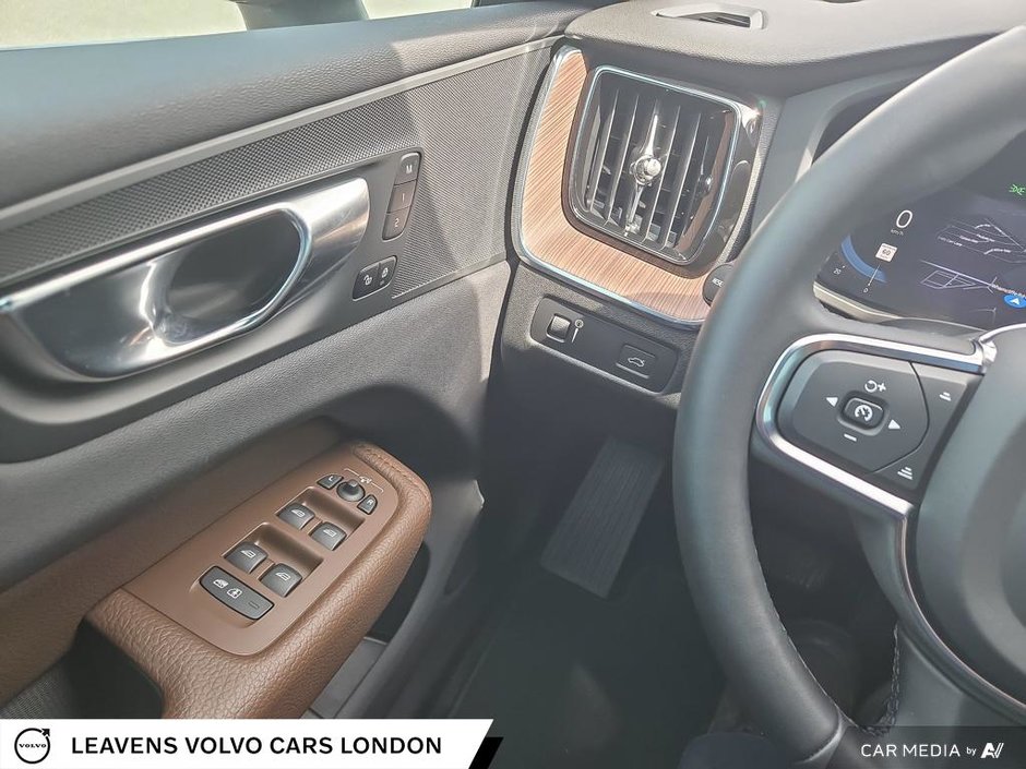 2022 Volvo XC60 MOMENTUM-16