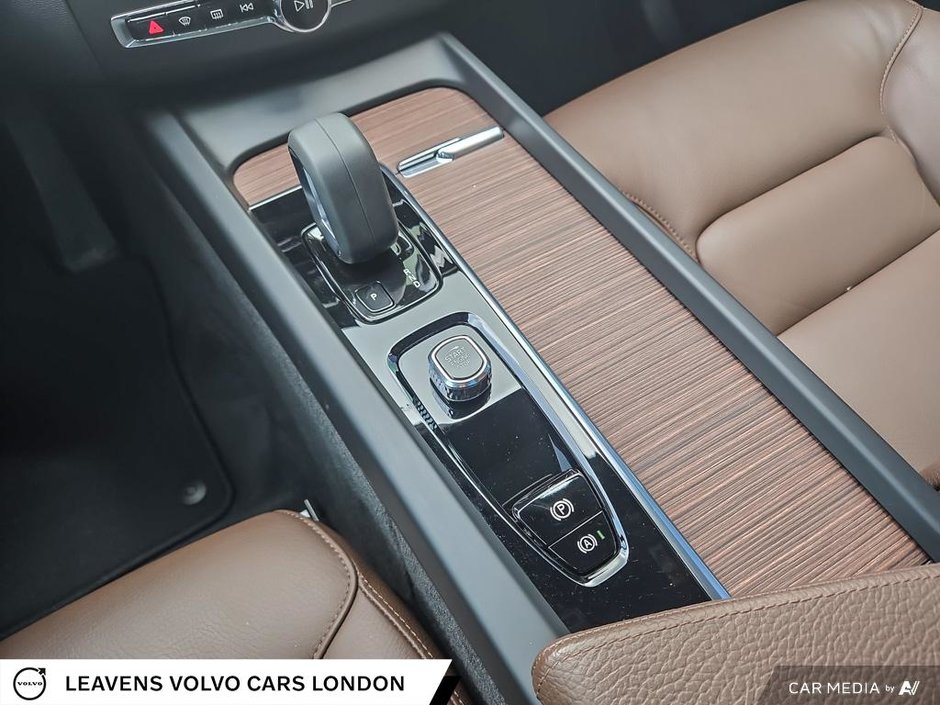 2022 Volvo XC60 MOMENTUM-17