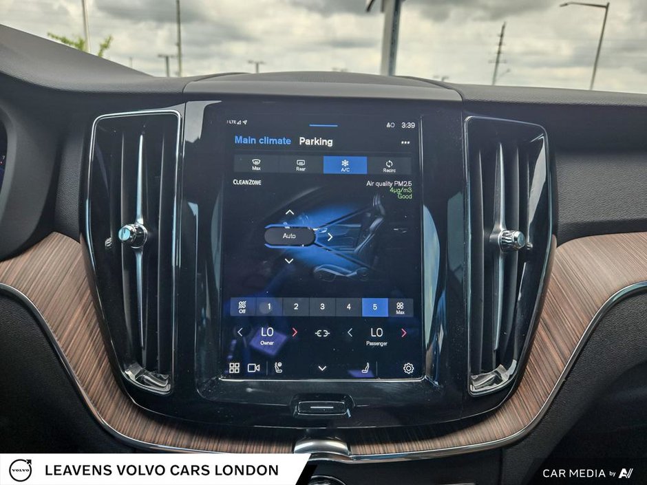 2022 Volvo XC60 MOMENTUM-29