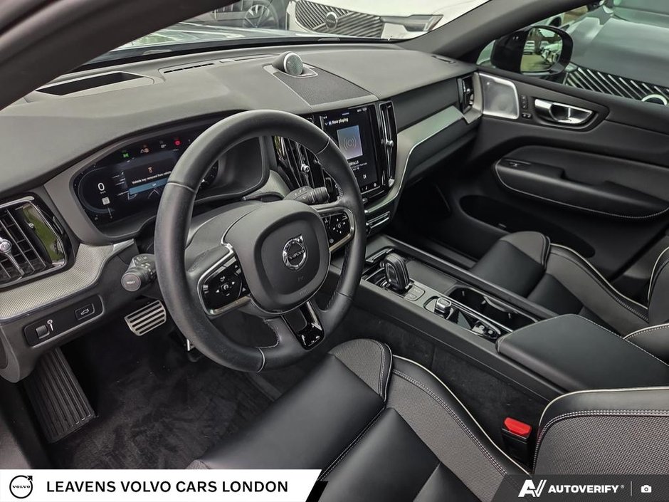 2022 Volvo XC60 R-DESIGN-12