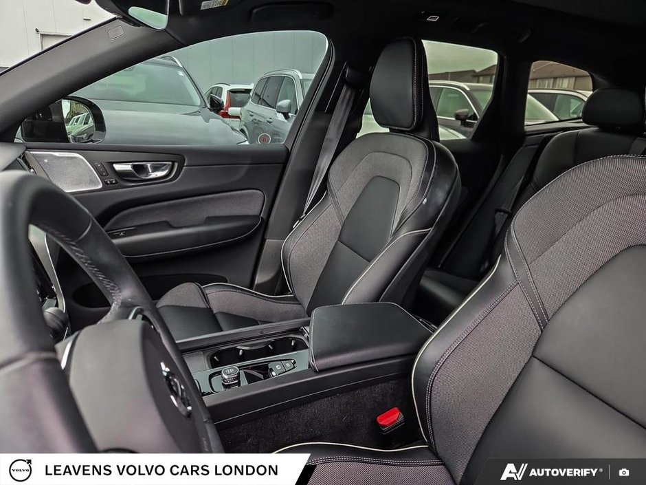 2022 Volvo XC60 R-DESIGN-28