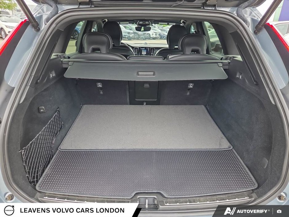 2022 Volvo XC60 R-DESIGN-11