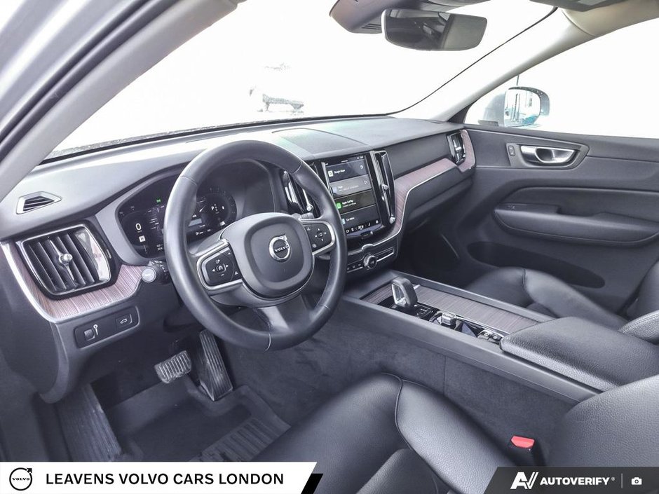 2022 Volvo XC60 MOMENTUM-12
