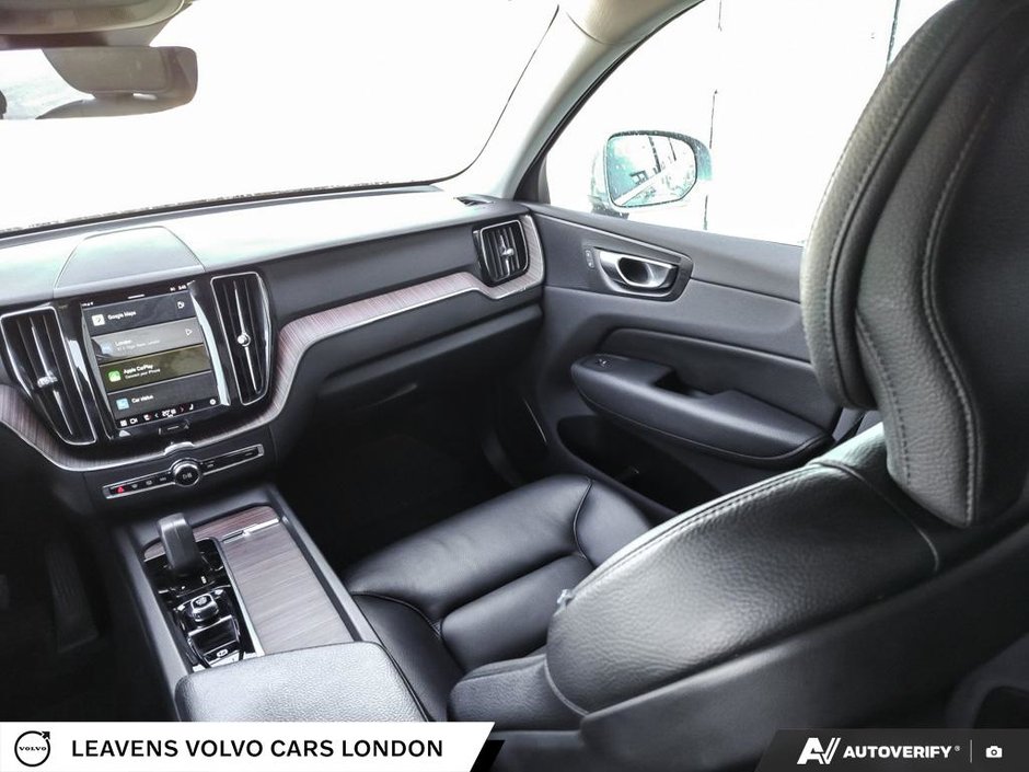 2022 Volvo XC60 MOMENTUM-24