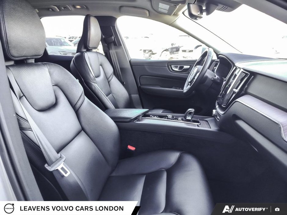 2022 Volvo XC60 MOMENTUM-21