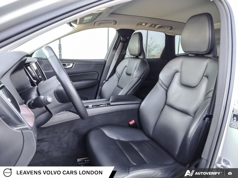 2022 Volvo XC60 MOMENTUM-25