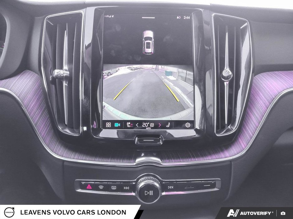 2022 Volvo XC60 MOMENTUM-18