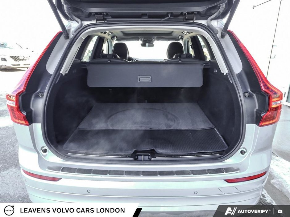 2022 Volvo XC60 MOMENTUM-11