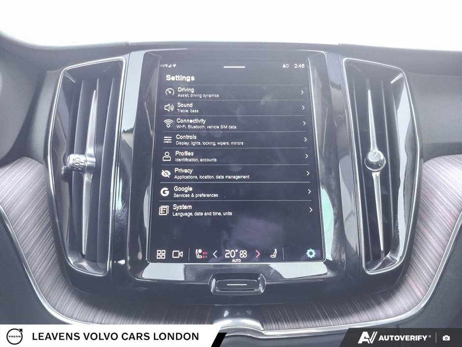 2022 Volvo XC60 MOMENTUM-27