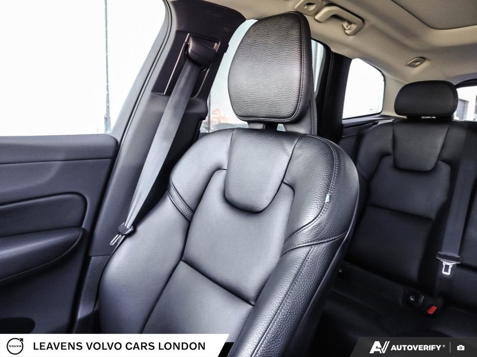 2022 Volvo XC60 MOMENTUM-19