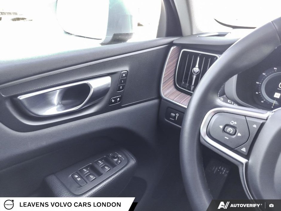 2022 Volvo XC60 MOMENTUM-16