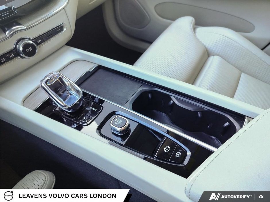 2022 Volvo XC60 INSCRIPTION-17