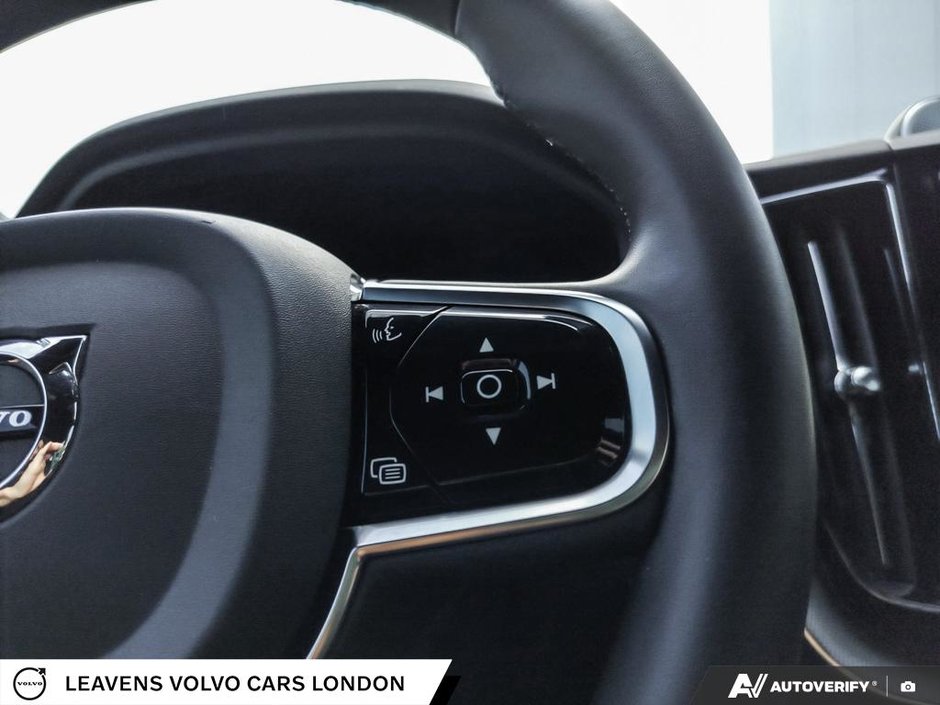 2022 Volvo XC60 R-DESIGN-15