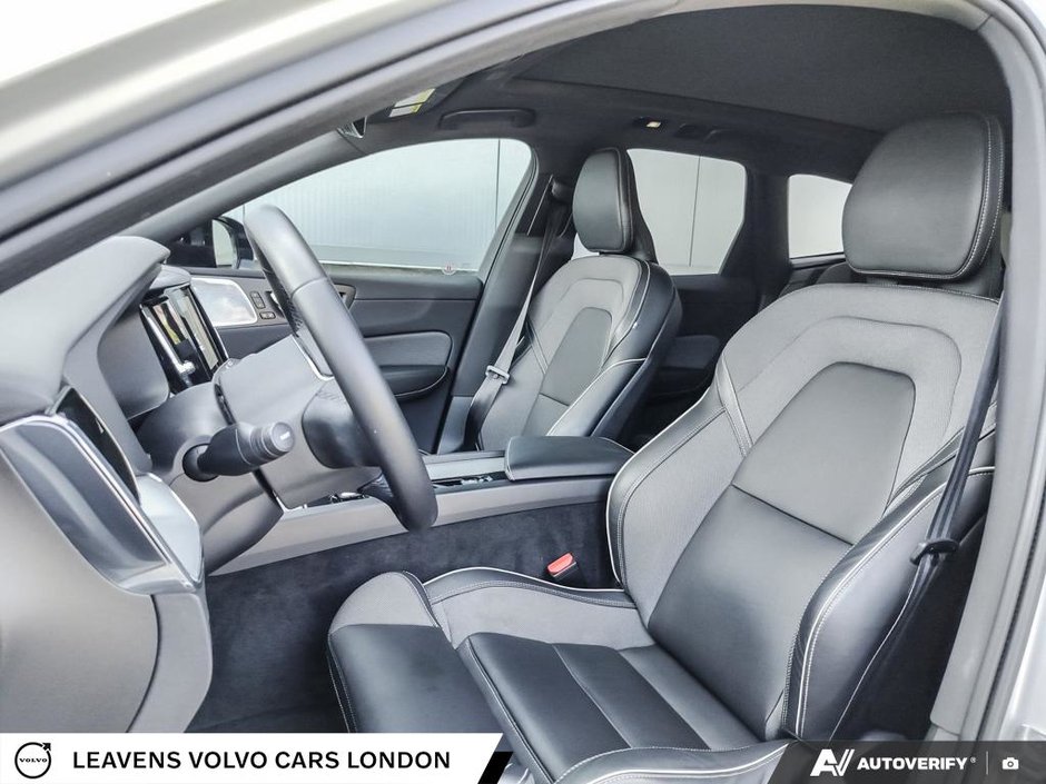 2022 Volvo XC60 R-DESIGN-25