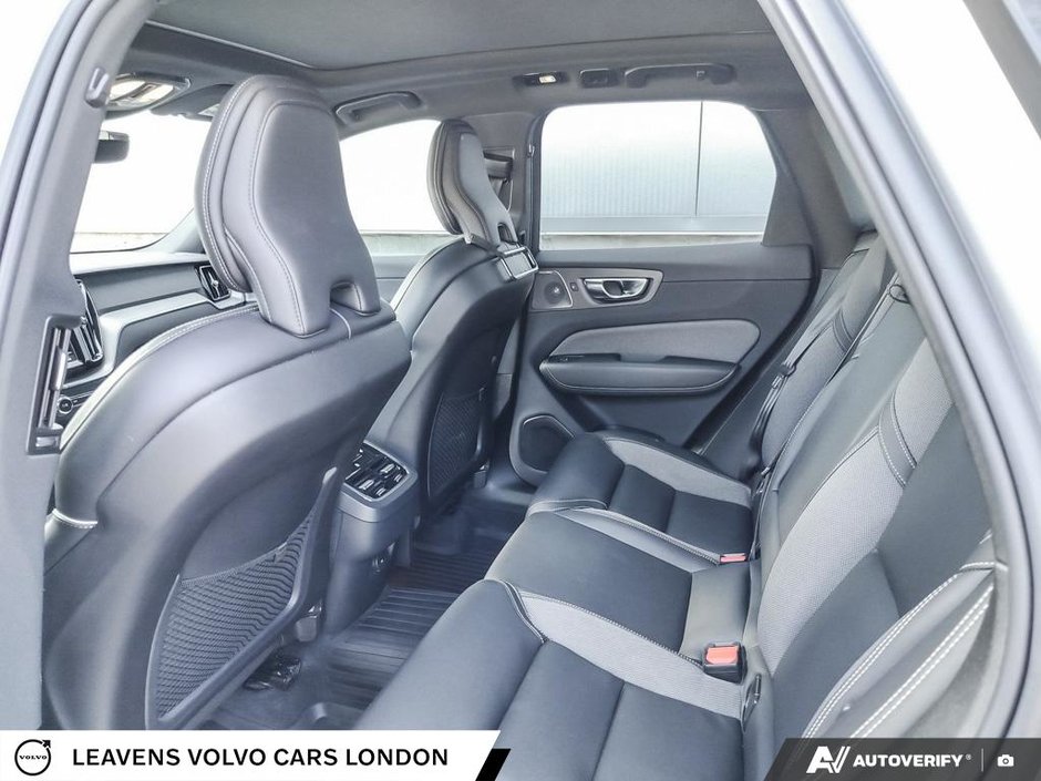 2022 Volvo XC60 R-DESIGN-22